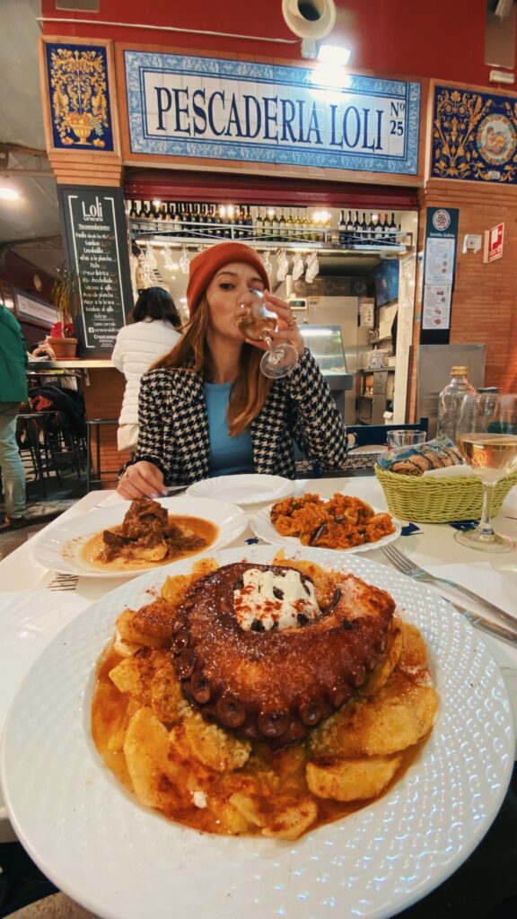 Tapas e polpo alla Pescadería Loli durante il viaggio a Siviglia